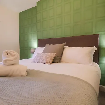 Sunnyvale House 휫비