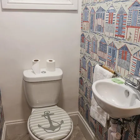 Sunnyvale House 휫비