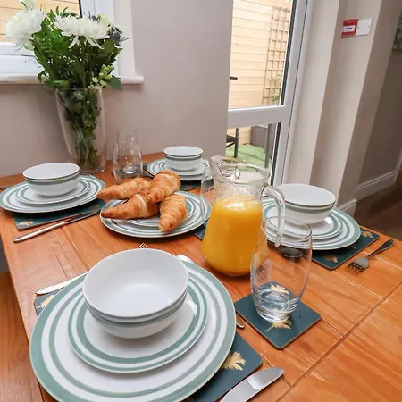 Sunnyvale House * 휫비